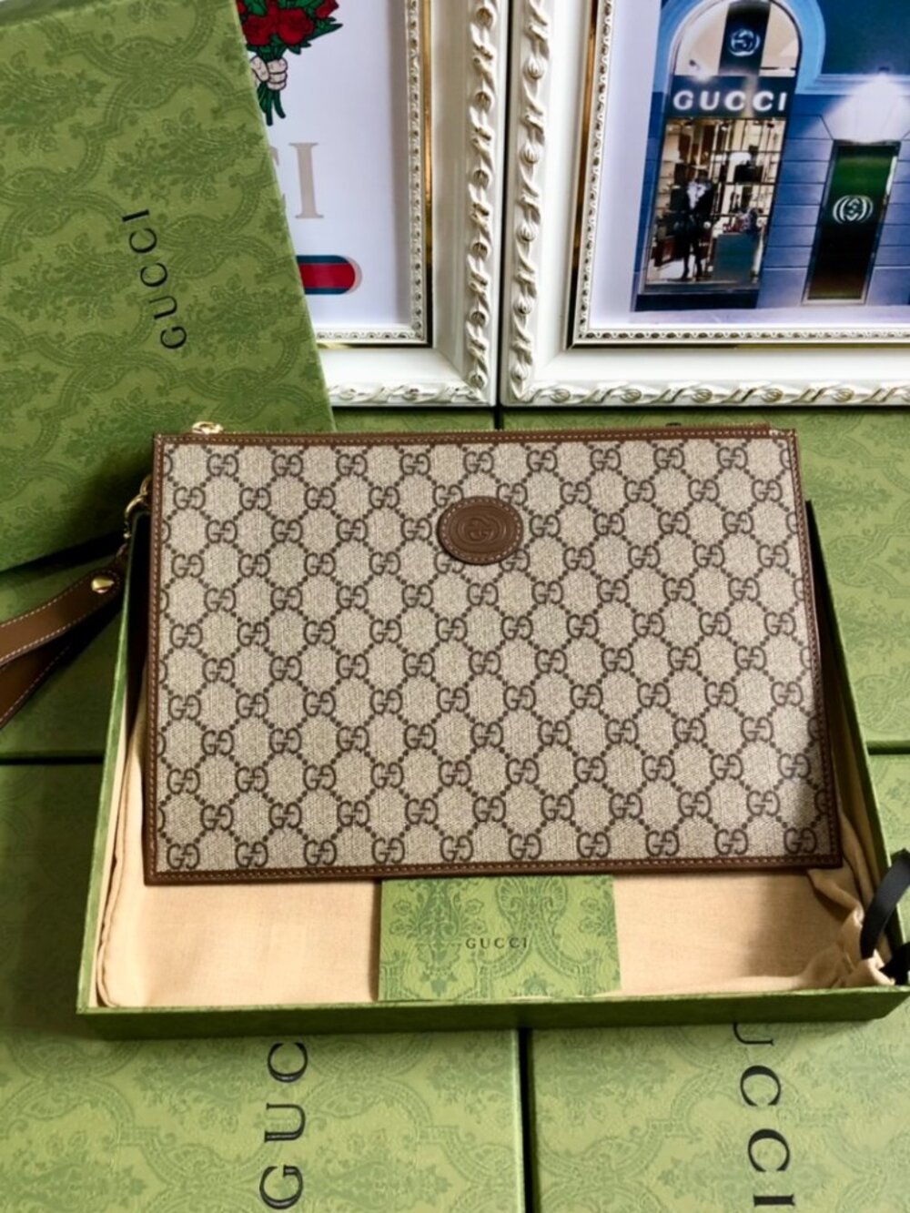 Gucci Aria GG Supreme Pouch